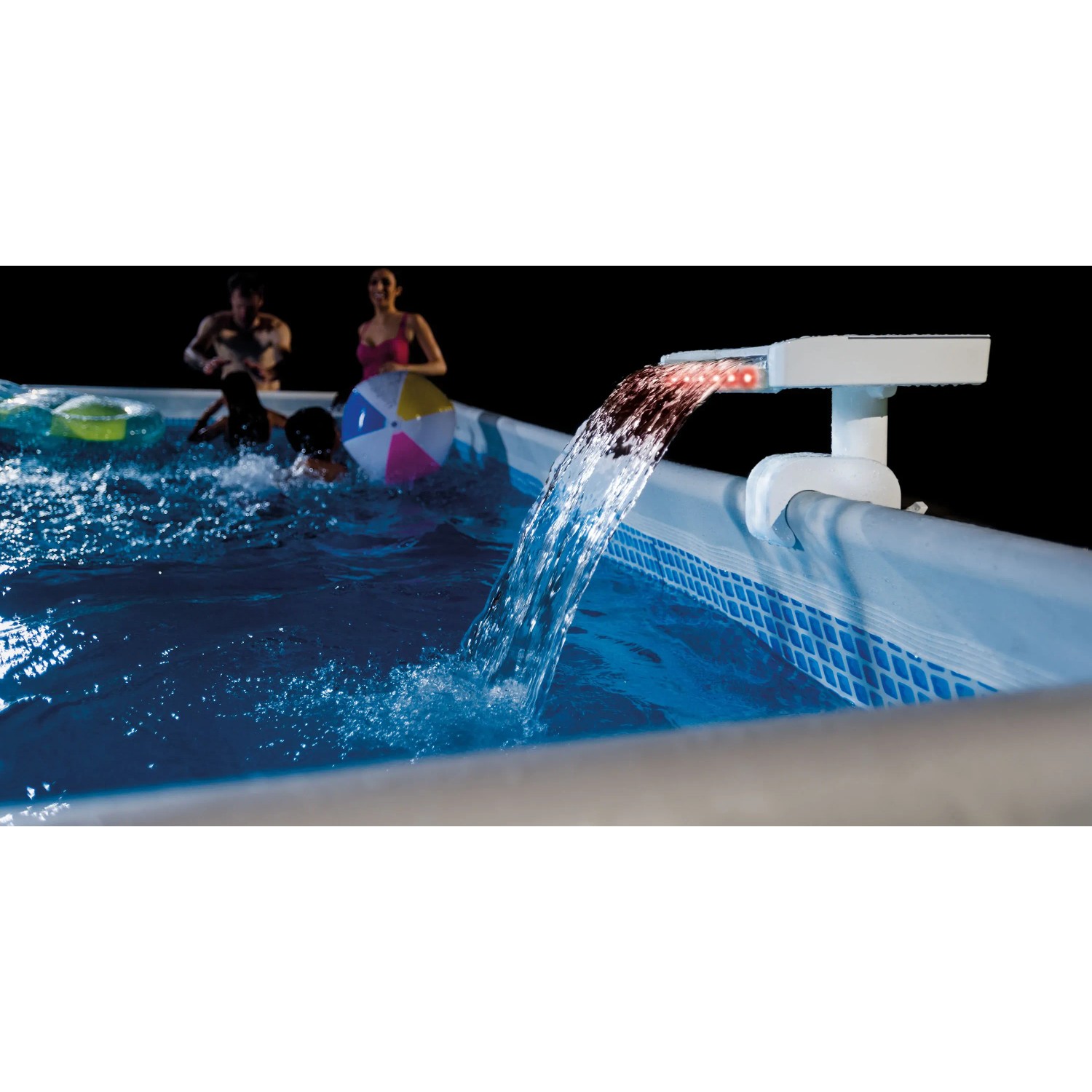 Intex LED Wasserfall Cascadee mit roter Beleuchtung am Pool im Betrieb.
