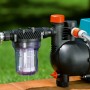 Gardena Pumpen-Vorfilter bis 3000 l/h am Hauswasserwerk. Schützt vor Schmutz.