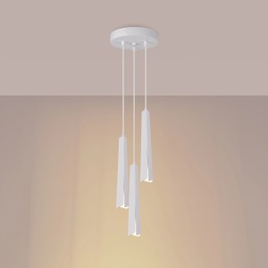 Weiße Sollux Lighting Hängeleuchte Prysm 3P mit drei Lampenschirmen im skandinavischen Stil.