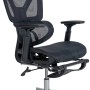 Ergonomischer, schwarzer DELUKE Bürostuhl OLYMPO mit Rollen und verstellbarer Kopfstütze.