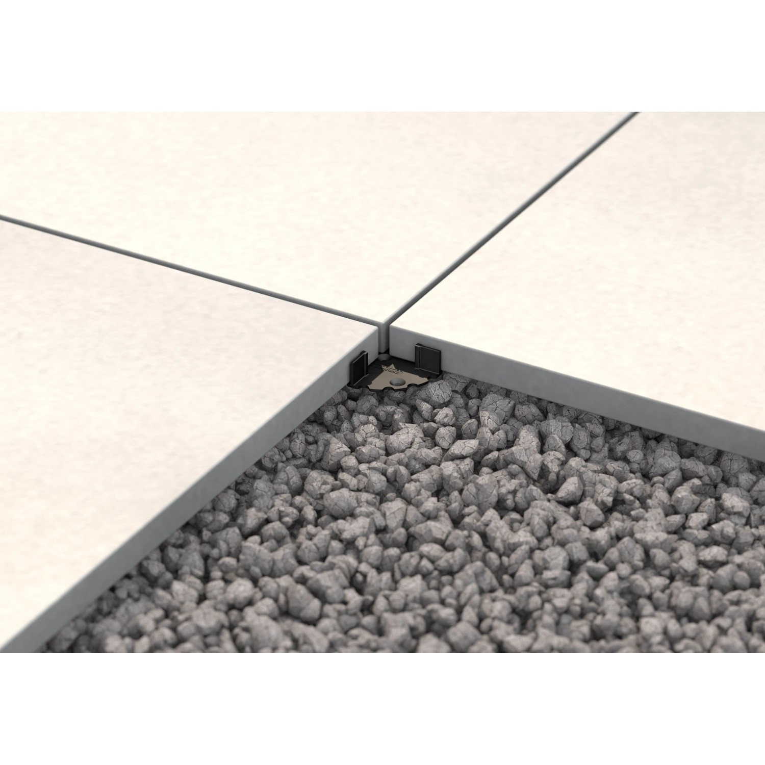 Schwarzes Fugenkreuz Pro 3 mm mit Bodenteller zwischen Terrassendielen.