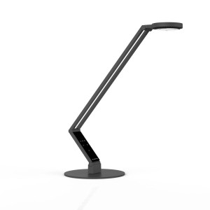 Schwarze Luctra LED Schreibtischlampe mit Radial Base und Human Centric Lighting.