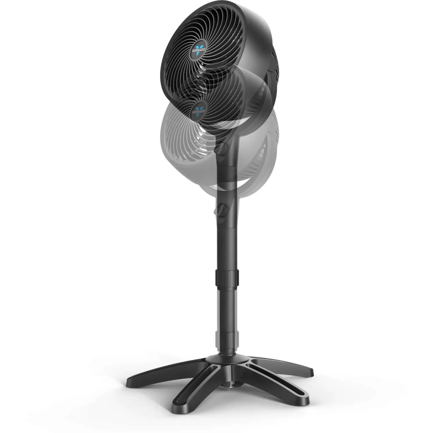 Schwarzer Vornado Standventilator 683 mit verstellbarem Standfuß für flexible Kühlung.