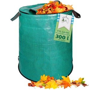 Grüner TTL GARDEN Gartensack 300 L mit Reißverschluss-Deckel, gefüllt mit Herbstlaub. Selbststehend für Gartenabfall.