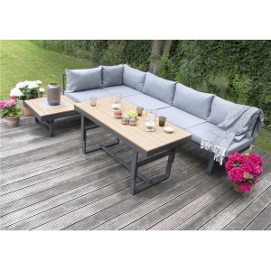 Green Spirit Ecklounge Piazza mit höhenverstellbarem Tisch auf Holzterrasse.