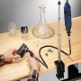 LUX Schafthalter mit Minitool beim Gravieren eines Glases. Zubehör für Miniaturwerkzeuge.