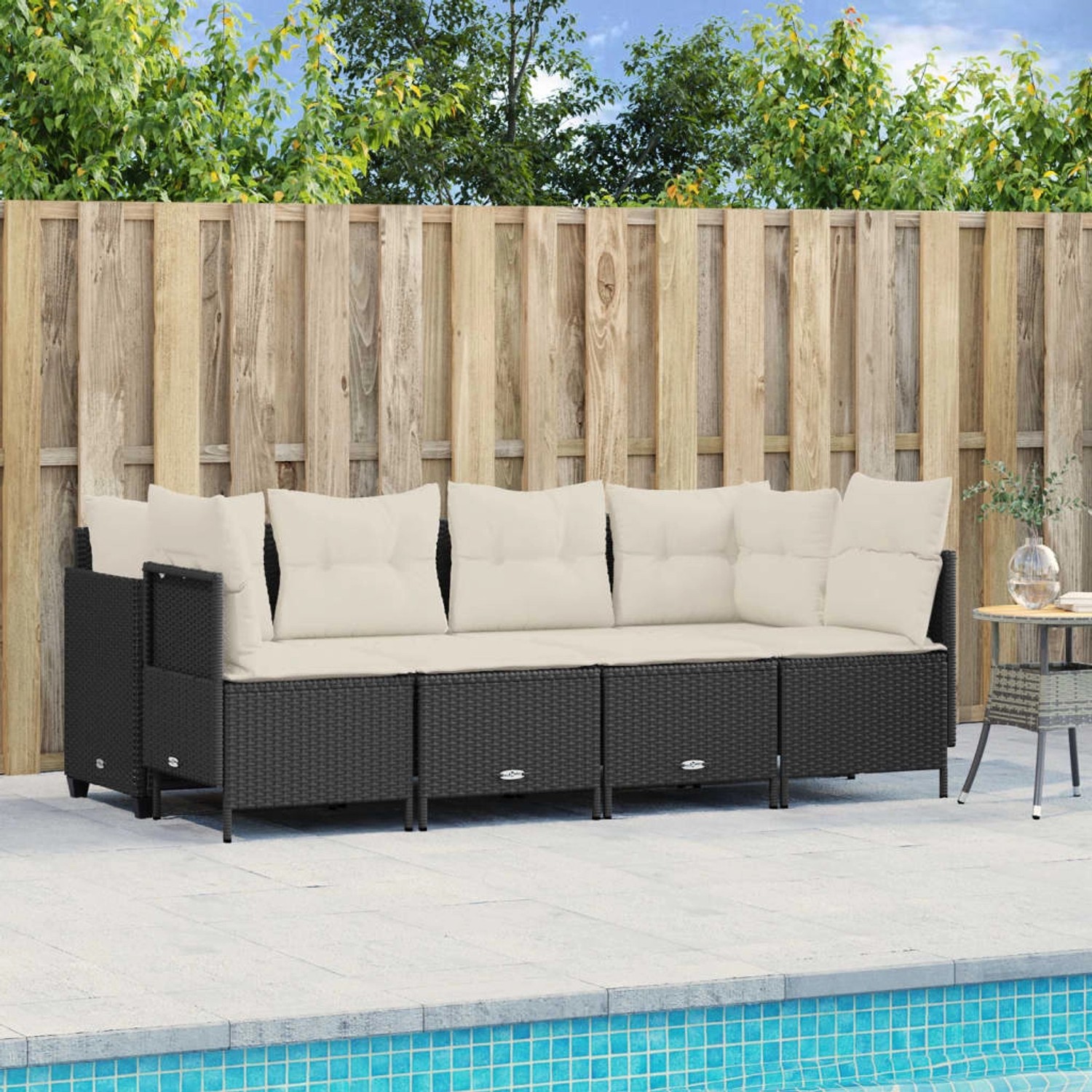 Schwarze vidaXL Garten-Sofagarnitur aus Rattan mit cremeweißen Kissen, ideal für Garten und Terrasse.