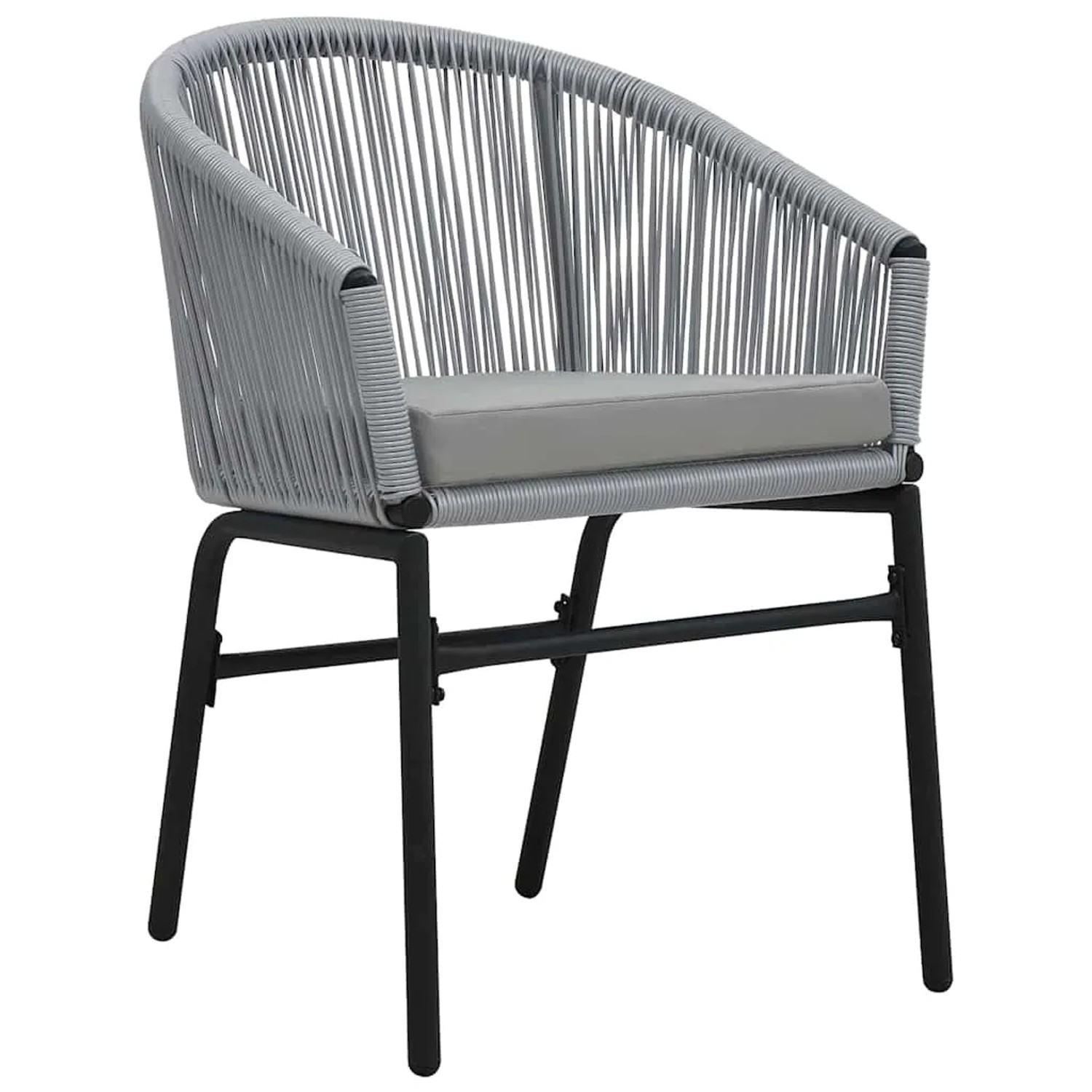 Grauer Gartenstuhl aus Poly Rattan mit Armlehne und Sitzkissen, Teil der 9-teiligen Essgruppe.