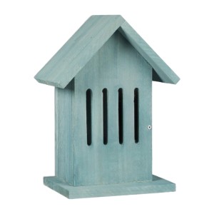 Türkises Holz-Schmetterlingshaus mit Haken, spitzem Dach, Schlitzen und Seitentür für Insekten.
