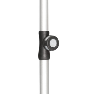Detailaufnahme: Weißes Doppler Unterrohr (27/30mm) für Sonnenschirme, Teil eines Schirmständers.