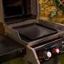 Weber Spirit E-220S Gasgrill mit 2 Brennern und Sear Zone, Grillplatte auf GBS Grillrost.
