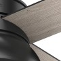 Detailaufnahme: Schwarzer HUNTER FANS Deckenventilator Loki mit Holzoptik Flügel.