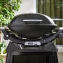 Schwarzer Weber Gasgrill Q2200N mit 1 Brenner und Rollwagen. Kompakter Grill für Balkon und Terrasse.