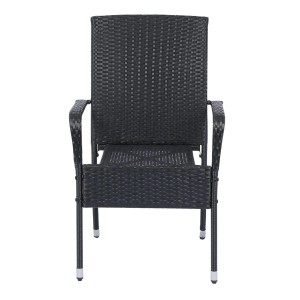 Schwarzer Polyrattan Gartenstuhl aus dem 8er Set Yoro, stapelbar und mit Armlehnen.