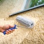 LUX-TOOLS Farbwalze (25 cm) im Einsatz auf einer strukturierten Wand.