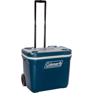 Blaue Coleman Kühlbox Xtreme 50qt mit Rädern und Teleskopgriff.