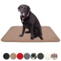 Bestlivings Tierdecke Lammflor, 70x100 cm, hellbraun, mit sitzendem, schwarzem Labrador.