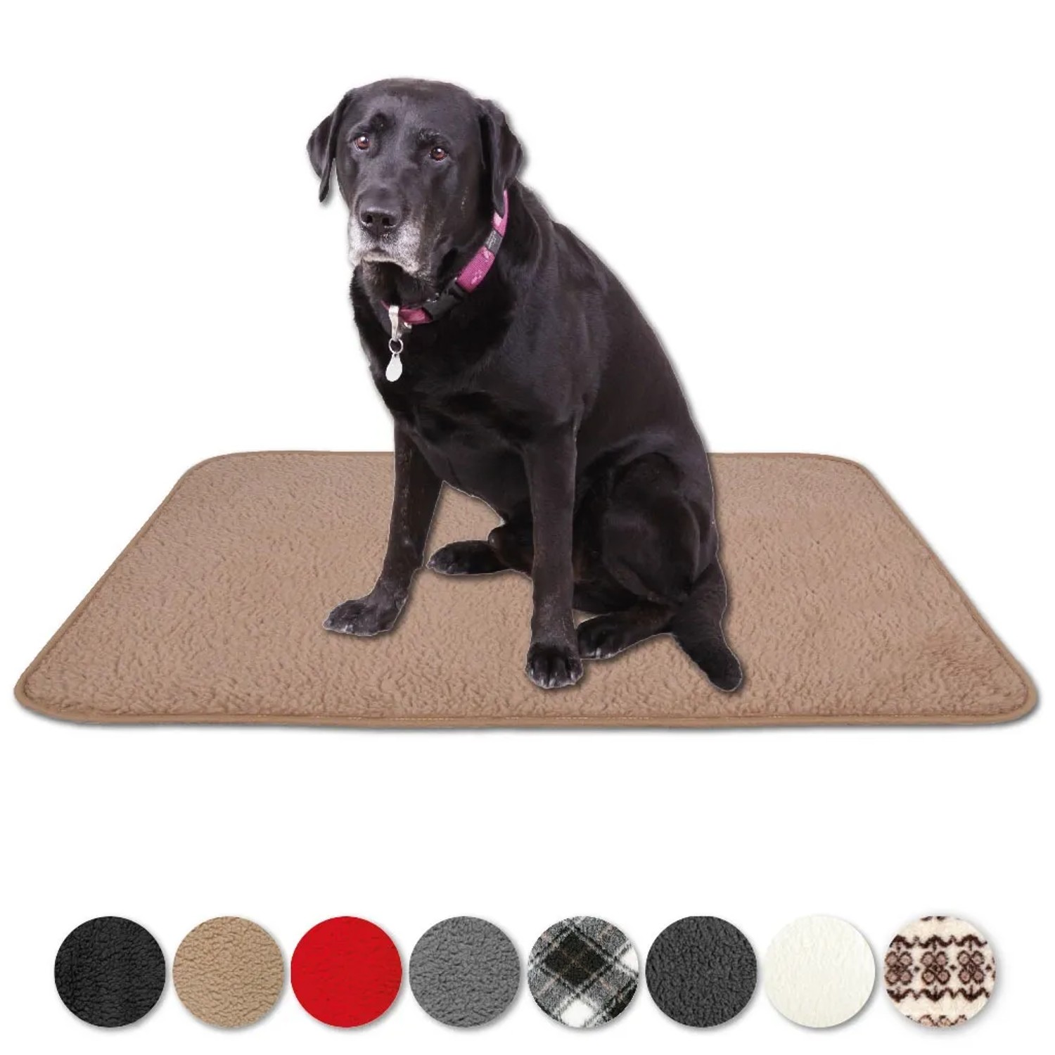 Bestlivings Tierdecke Lammflor, 70x100 cm, hellbraun, mit sitzendem, schwarzem Labrador.