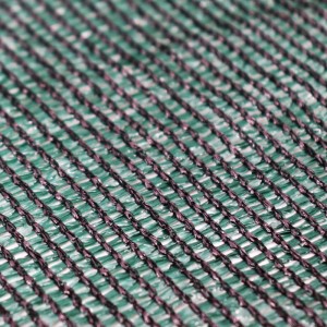 Detailaufnahme des grünen Aquagart Maulwurfnetzes (152m², 2m breit) mit enger Maschenstruktur.