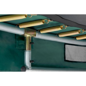 Detailaufnahme: Federn und Rahmen des grünen Salta Premium Ground Trampolins (ø 366 cm).