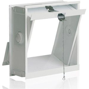 Weißer Lüftungsflügel für 19er Glassteinwand, aus verzinktem Stahlblech mit Zugvorrichtung.