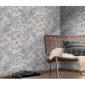 Helle Erismann Vliestapete Play of Light Purity in Grau mit floralem Muster an der Wand.