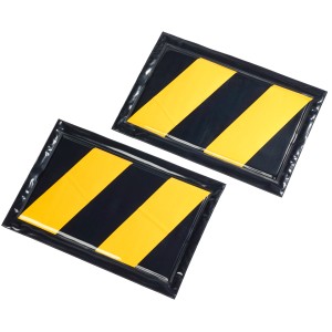 Zwei rechteckige OBI Garagen-Anschlagleisten mit gelb-schwarzen Streifen zum Schutz vor Kratzern.