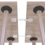 SOTECH CLICK CATCH Tischverbinder aus verzinktem Stahl unter zwei Holztischplatten, bereit zur Montage.