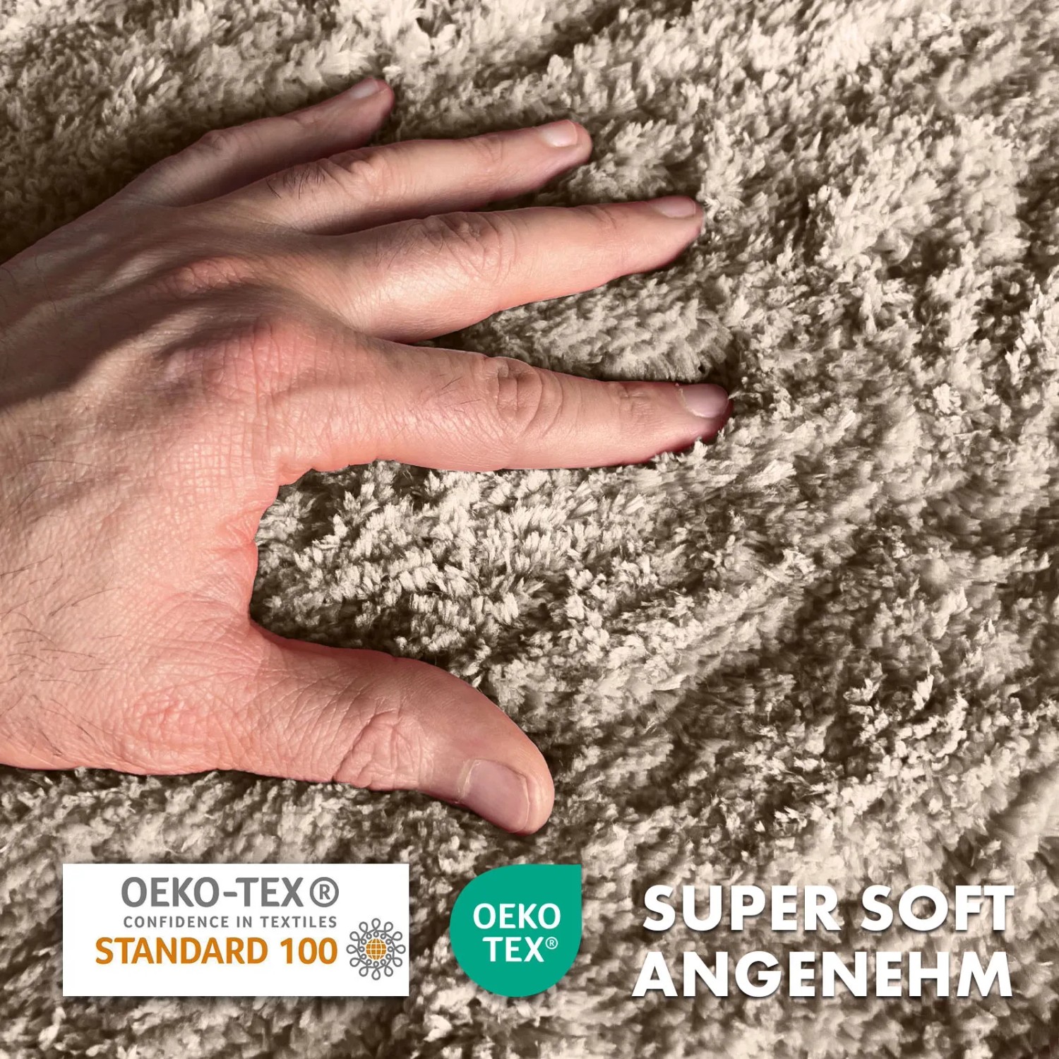 Beige, runder KARAT Badteppich SKY, flauschig. Hand berührt weiche Oberfläche. Badematte für Badezimmer.