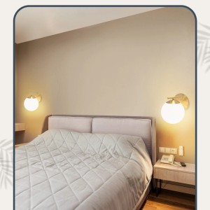 ZMH Wandleuchte, goldfarben mit weißer Glaskugel, modern im Schlafzimmer. Sorgt für sanftes, elegantes Licht.
