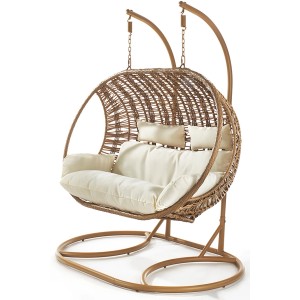 Kobolo Hängekorb MAKENA Doppelsitzer mit Gestell aus Polyrattan und hellen Polstern.