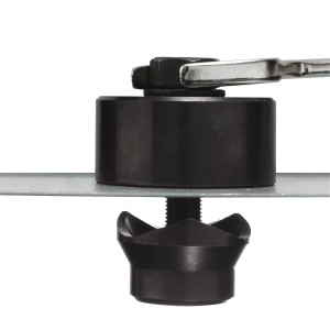 LUX Schraublocher 28 mm Comfort für Armaturen, Lochstanze im Einsatz.