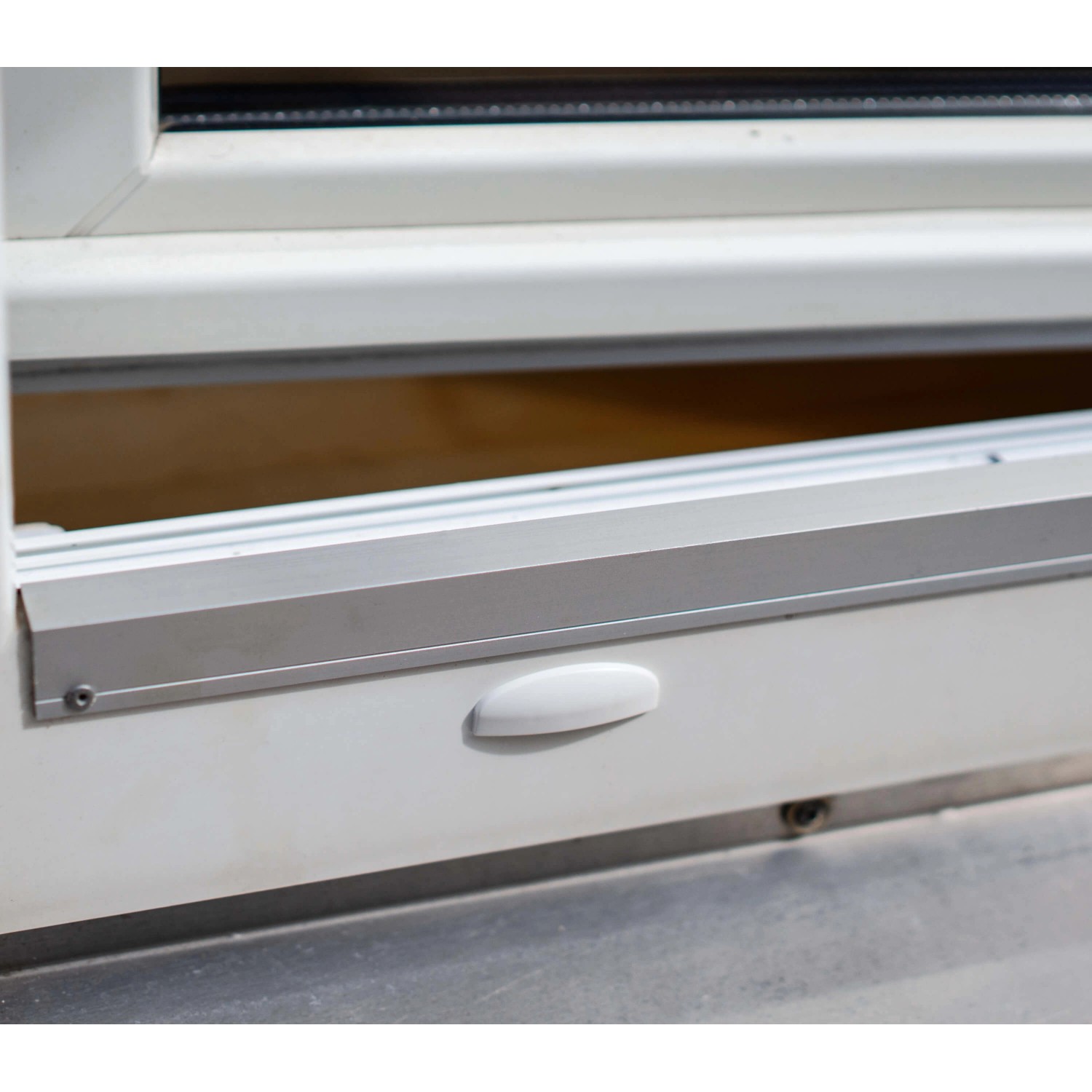 Bauheld Wasserschlitzkappe (RAL 8003) am Fensterrahmen, 25-30mm, 30er-Set.