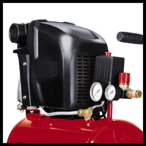 Detailansicht des Einhell Kompressors TE-AC 230/24 mit Manometer und Druckminderer.