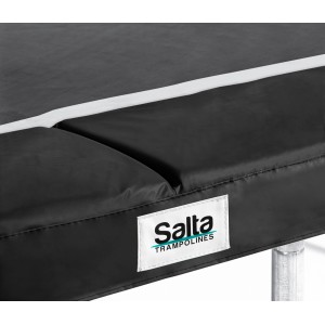 Detailaufnahme: Schwarzer Schutzrand des Salta Trampolin Combo 214x153 cm.
