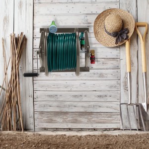 Relaxdays Schlauchtrommel Stahl Braun Wandmontage 36 cm x 55 cm x 50 cm 5 kg