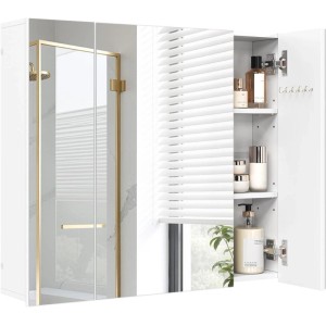 Weißer Spiegelschrank mit 3 Spiegeltüren, eine Tür offenbart verstellbare Einlegeböden und Haken. Ideal für Bad Stauraum.
