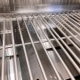 Innenansicht Grillfürst G201E Gasgrill: Edelstahl Grillrost und Brennerabdeckung. Ideal für Camping.