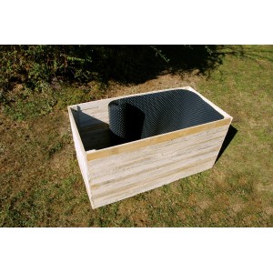 Gutta Noppenfolie im Holz-Hochbeet zum Schutz vor Feuchtigkeit und Verrottung.