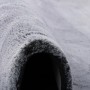 Detailaufnahme: Runder, grau melierter Fellteppich "Pergamon Luxus Super Soft Plush", 120x120cm.