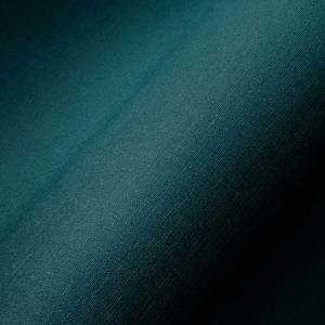 Nahaufnahme der Livingwalls Vliestapete in Petrolblau und Türkis mit feiner Struktur.