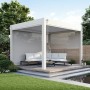 Weisse Weide Pergola mit Sonnenrollo 3M, ausgestattet mit Loungemöbeln im Garten.