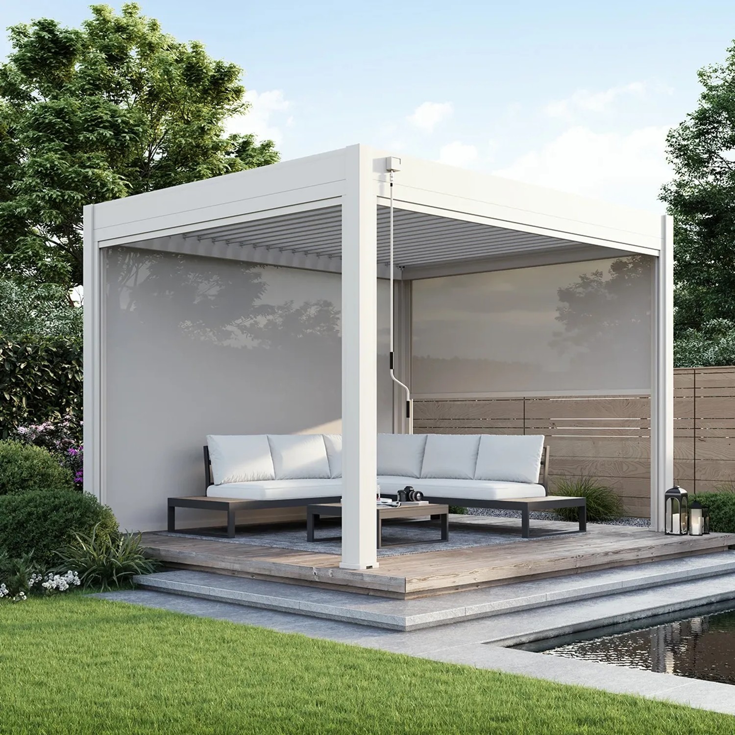 Weisse Weide Pergola mit Sonnenrollo 3M, ausgestattet mit Loungemöbeln im Garten.