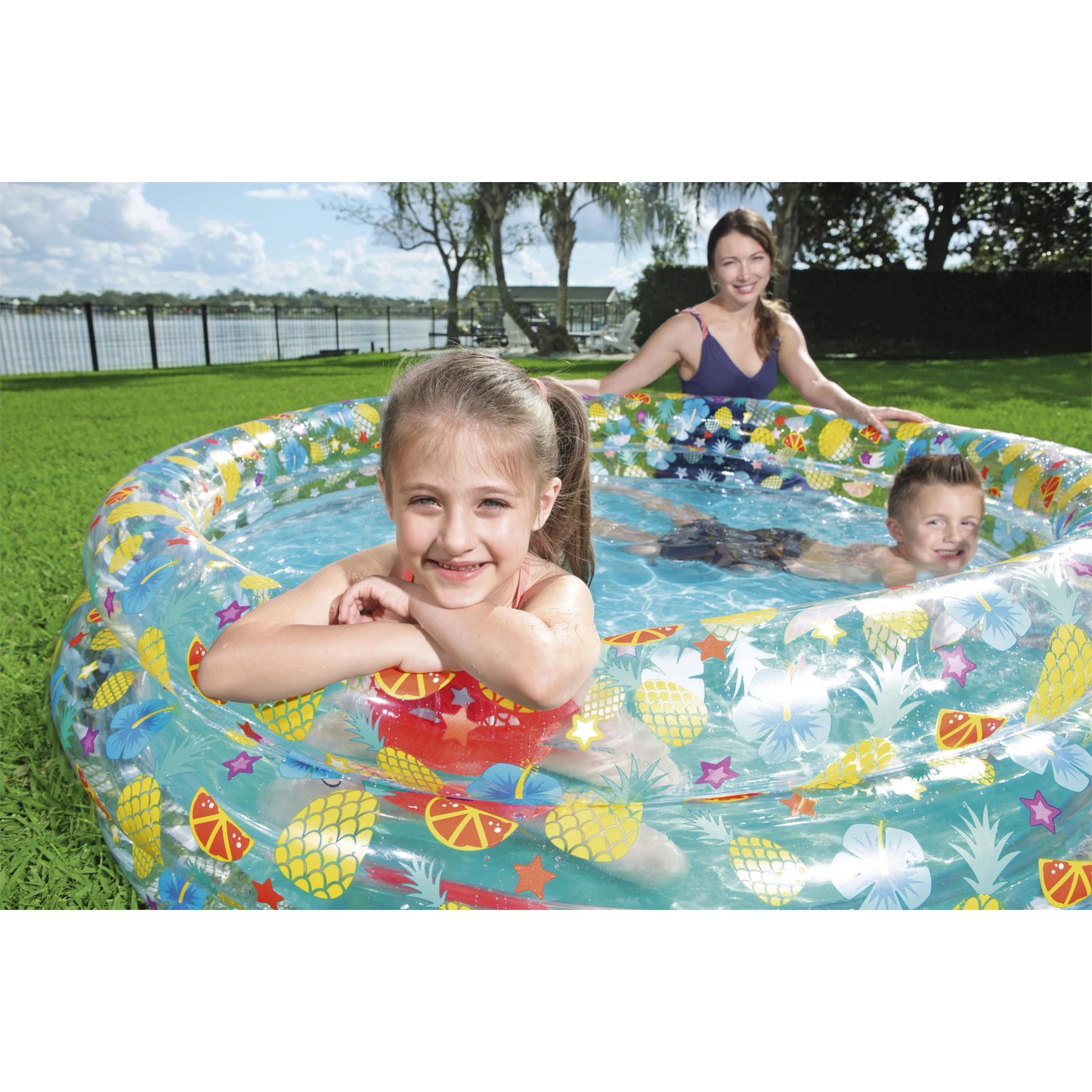 Bestway Planschbecken Tropical mit Kindern im Garten, Ø 170 cm.