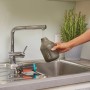 Gardena Pumpsprüher (0,75 l) wird am Wasserhahn befüllt. Ideal für Zimmer-, Terrassen- und Gartenpflanzen.