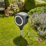 Gardena RollUp S 15 m Gartenschlauchbox mit Schlauch und Erdspieß im Garten.