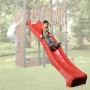 Rote WEKA Wellenrutsche Wave, 3m lang, montiert an einem Spielturm mit Kind.
