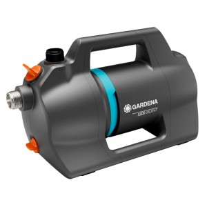 Graue Gardena Gartenpumpe 5200 Silent mit Tragegriff und blauem Akzentband.