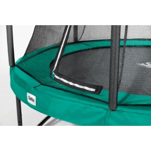Detailansicht des grünen Salta Comfort Trampolins (Ø 183 cm) mit Sicherheitsnetz.