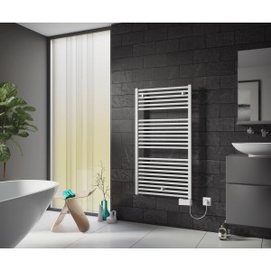 Weißer Ximax Badheizkörper Centrino 1520x600 mm mit Heizstab in modernem Bad.